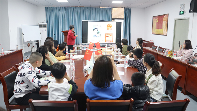 福建農林大學李芳博士受邀赴我司作公益授課【大禹電子】 福建農林大學李芳博士受邀赴我司作公益授課【大禹電子】